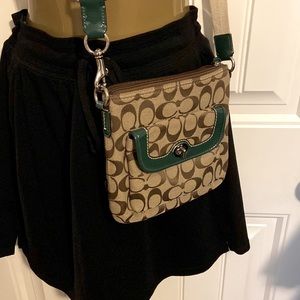 COACH crossbody 💕🌺 Gently used, excellent condition.